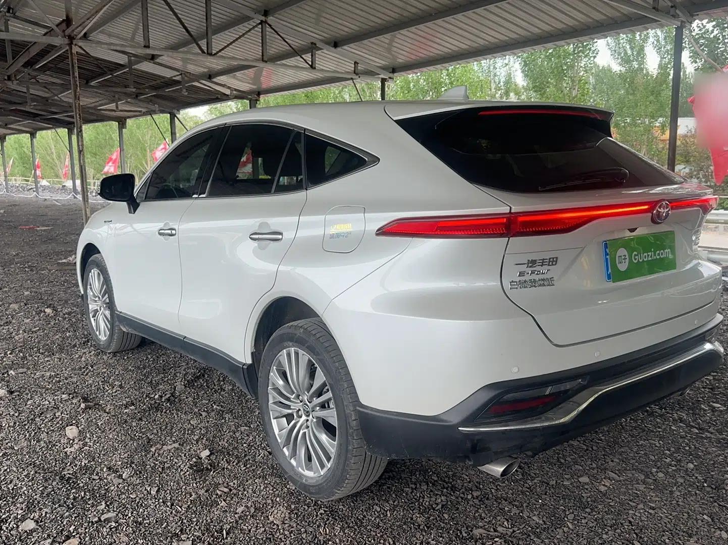 Toyota Harrier 2023 Dual-Motor 2.5L CVT 4x4 Deluxe Edition — миниатюра 5