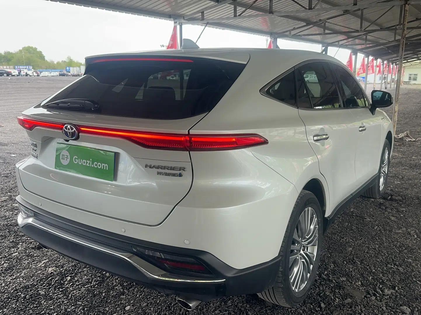 Toyota Harrier 2023 Dual-Motor 2.5L CVT 4x4 Deluxe Edition — миниатюра 6