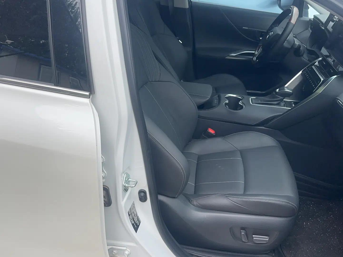 Toyota Harrier 2023 Dual-Motor 2.5L CVT 4x4 Deluxe Edition — миниатюра 7
