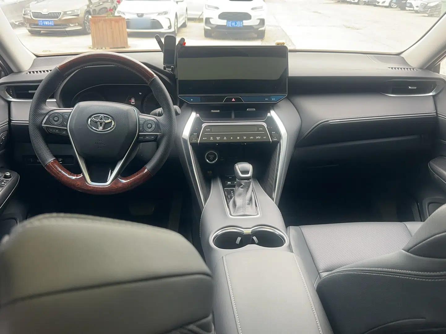 Toyota Harrier 2023 Dual-Motor 2.5L CVT 4x4 Deluxe Edition — миниатюра 8