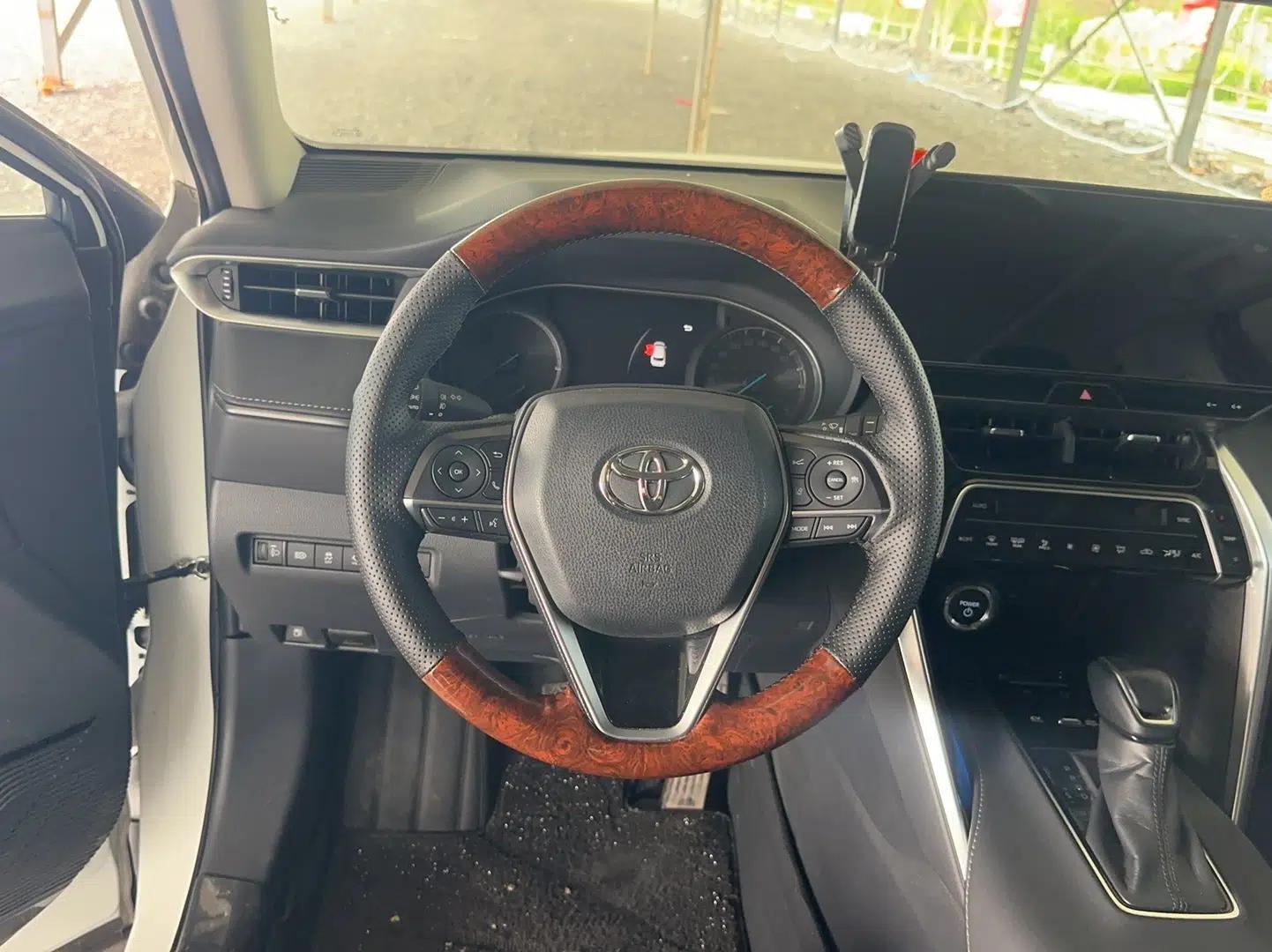 Toyota Harrier 2023 Dual-Motor 2.5L CVT 4x4 Deluxe Edition — миниатюра 9