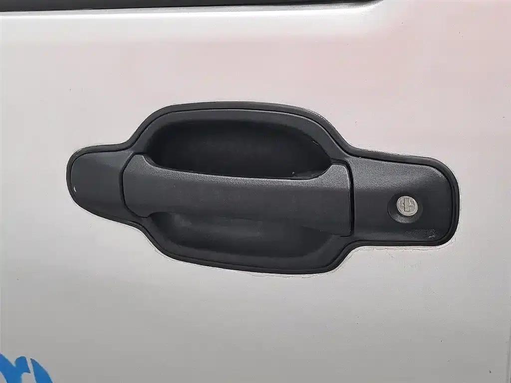 Wingle 5 2017 2.0T European Edition Diesel 2WD Entry-level Model with Large Double Cab GW4D20E — миниатюра 18
