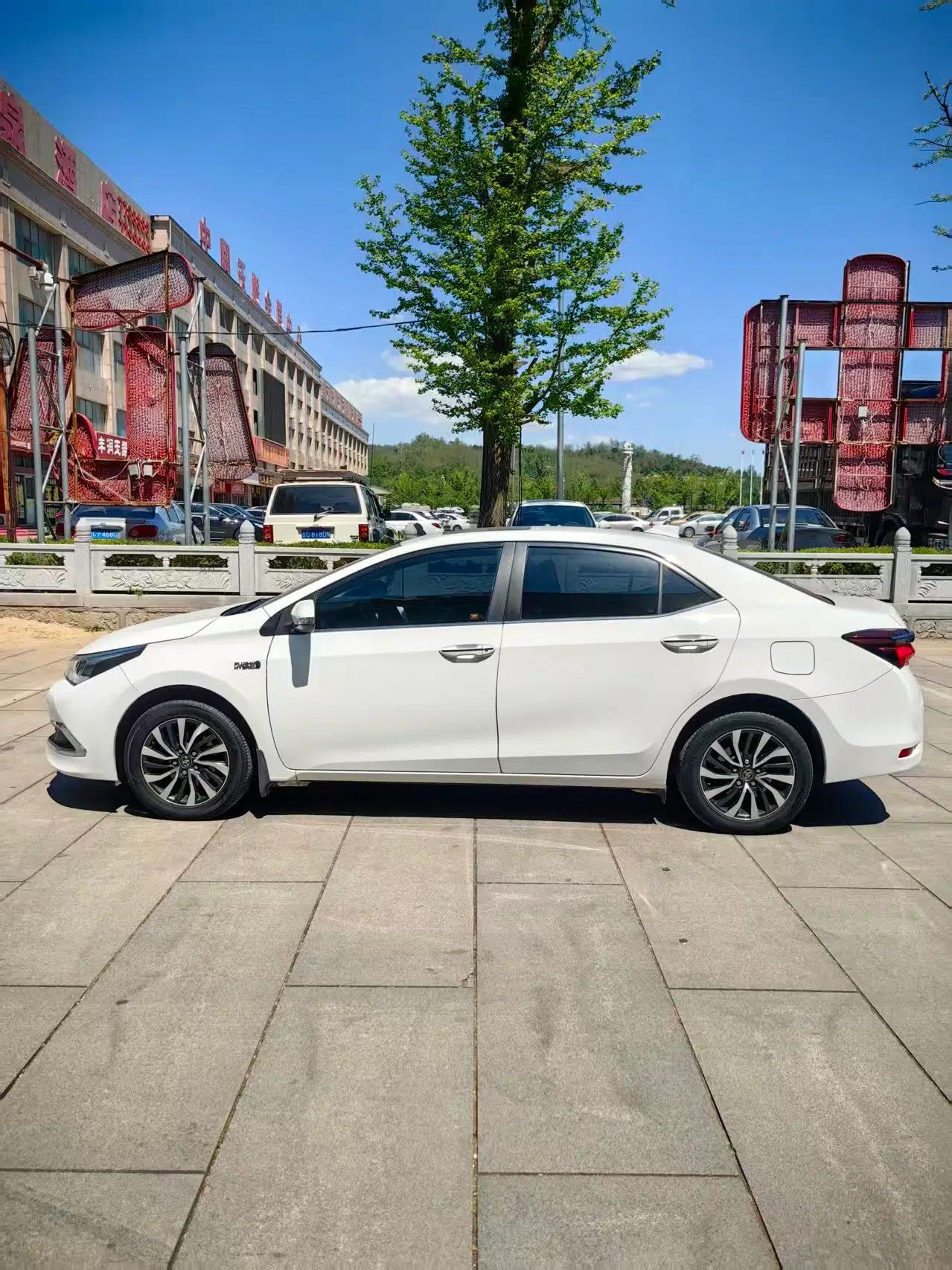 Toyota Corolla Hybrid E+ 2019 1.8L E-CVT Leading Edition — миниатюра 8