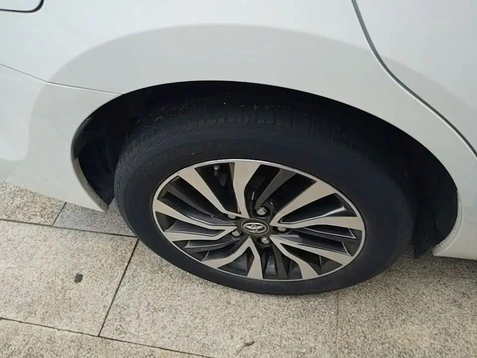 Toyota Corolla Hybrid E+ 2019 1.8L E-CVT Flagship Edition — миниатюра 10