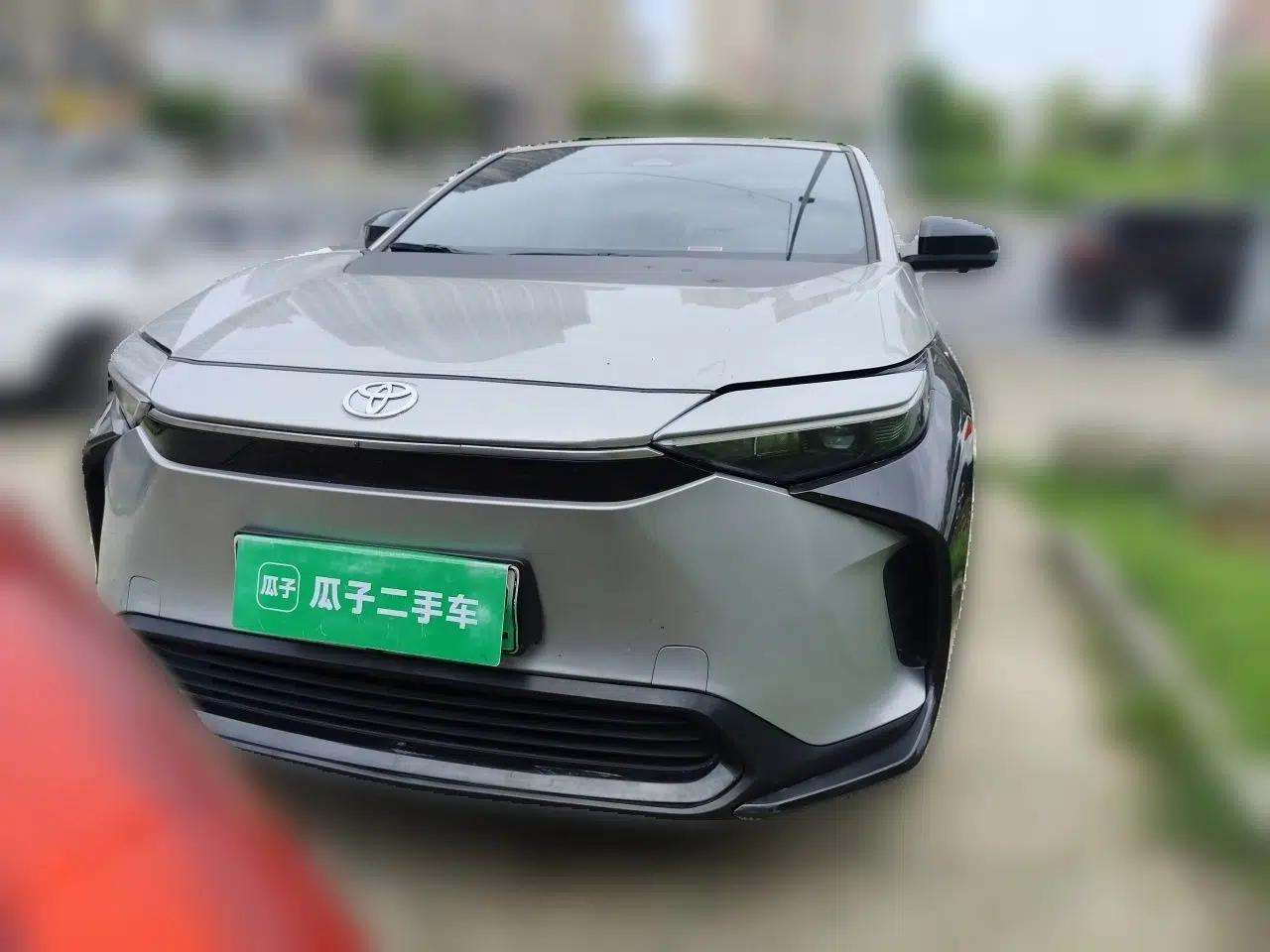 Toyota FAW bZ4X 2022 Two-Wheel-Drive Long-Range JOY Edition — миниатюра 2
