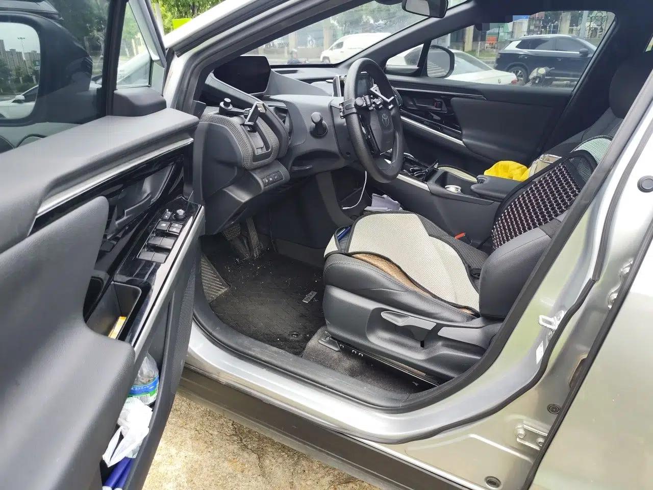Toyota FAW bZ4X 2022 Two-Wheel-Drive Long-Range JOY Edition — миниатюра 17