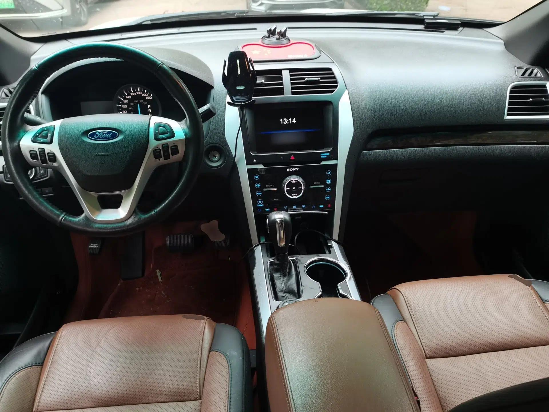 Ford Explorer 2013 3.5L Deluxe Model — миниатюра 10