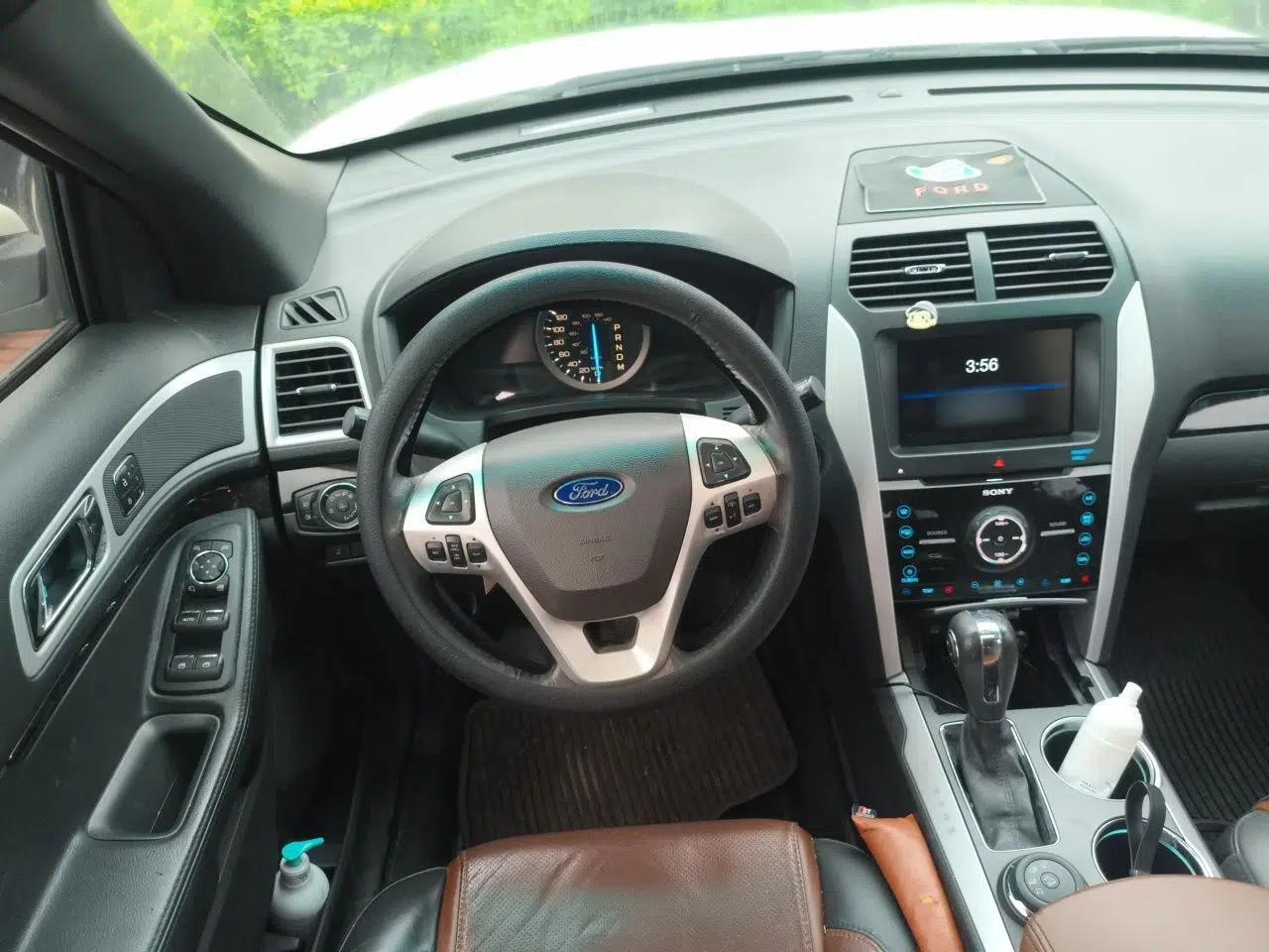 Ford Explorer 2013 3.5L Deluxe Model — миниатюра 11