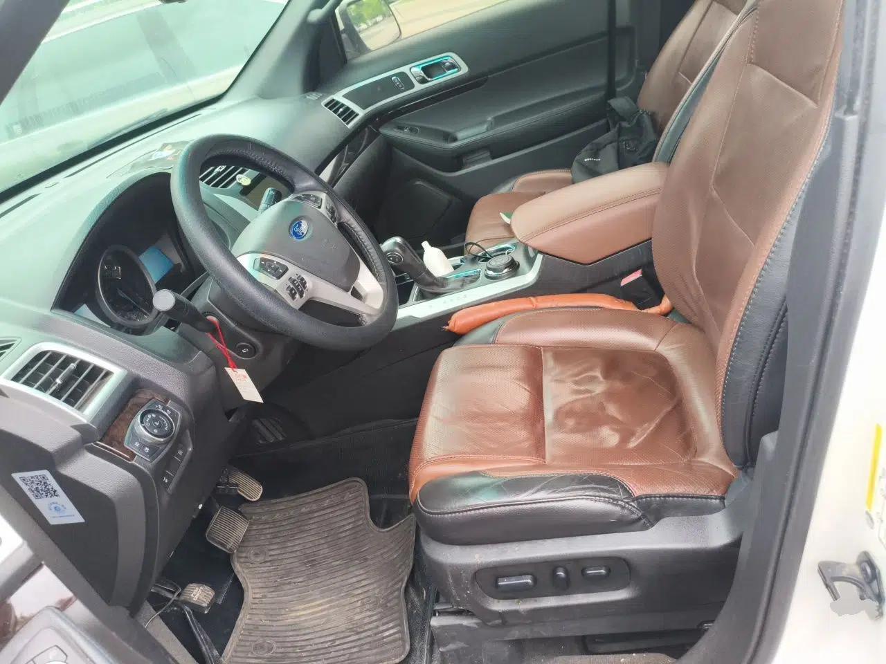 Ford Explorer 2013 3.5L Deluxe Model — миниатюра 16