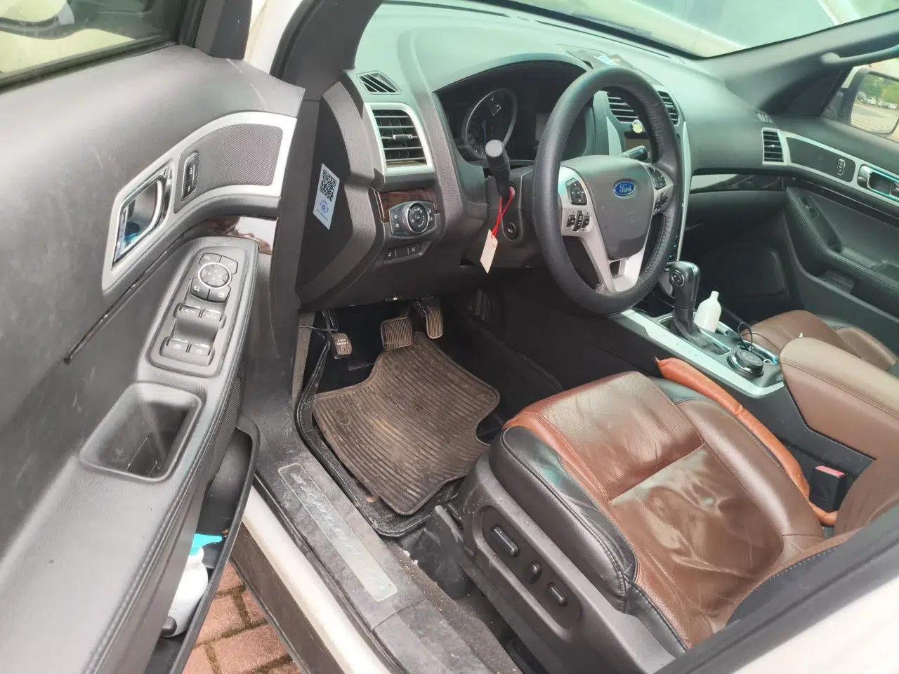Ford Explorer 2013 3.5L Deluxe Model — миниатюра 17