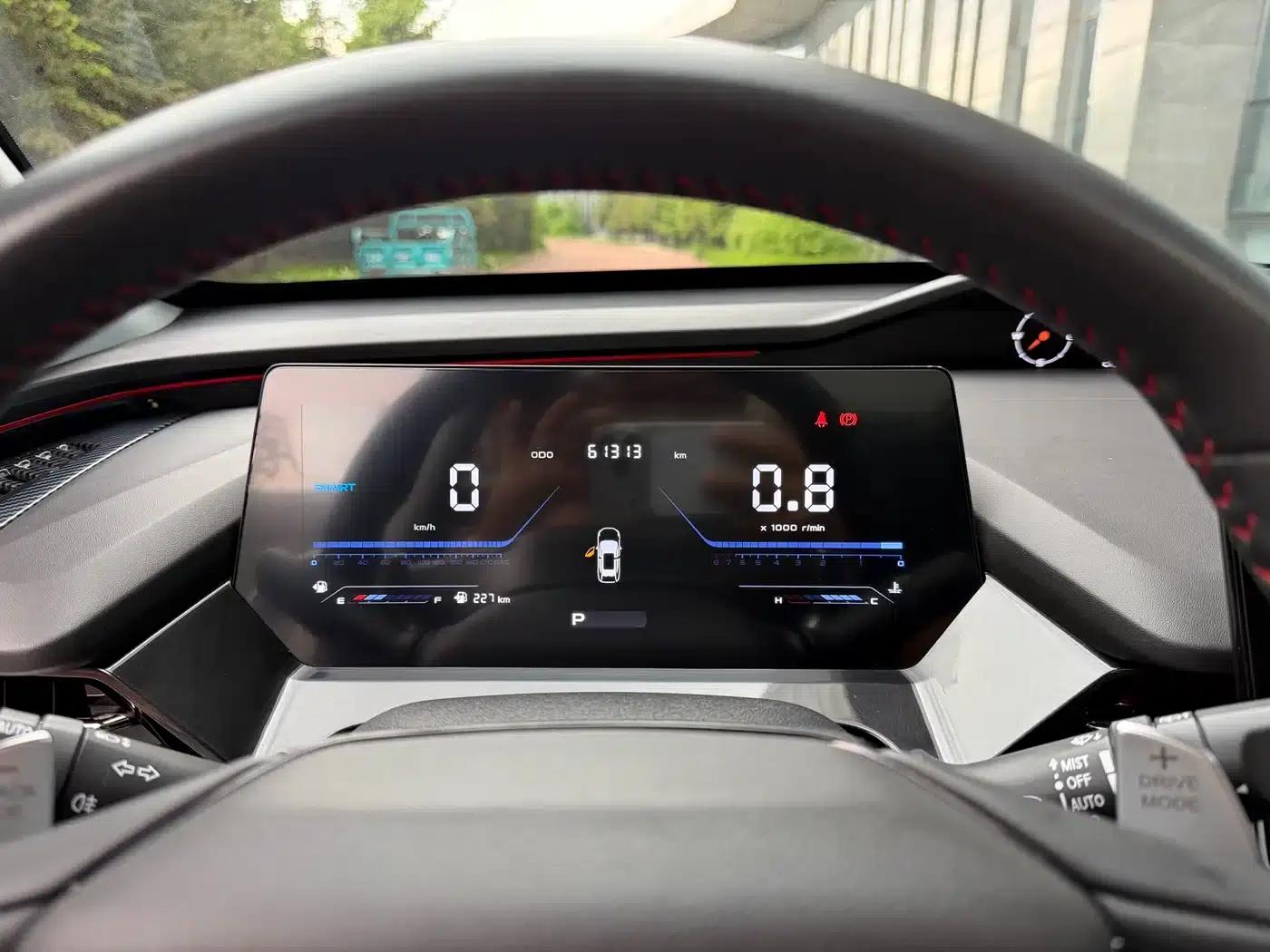 Changan Oushang Z6 2022 Blue Whale 1.5T DCT Smart Supreme Edition — миниатюра 30