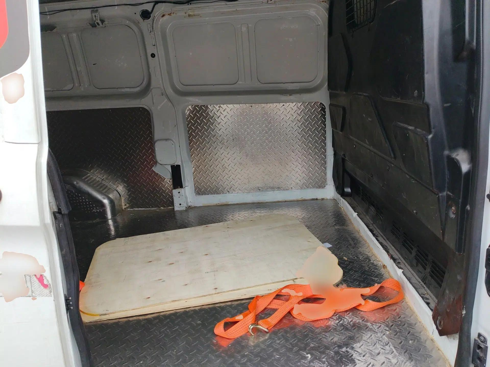 Ford Transit 2017 2.0T Diesel Van Mid-Chassis Mid-Roof China IV Standard — миниатюра 18