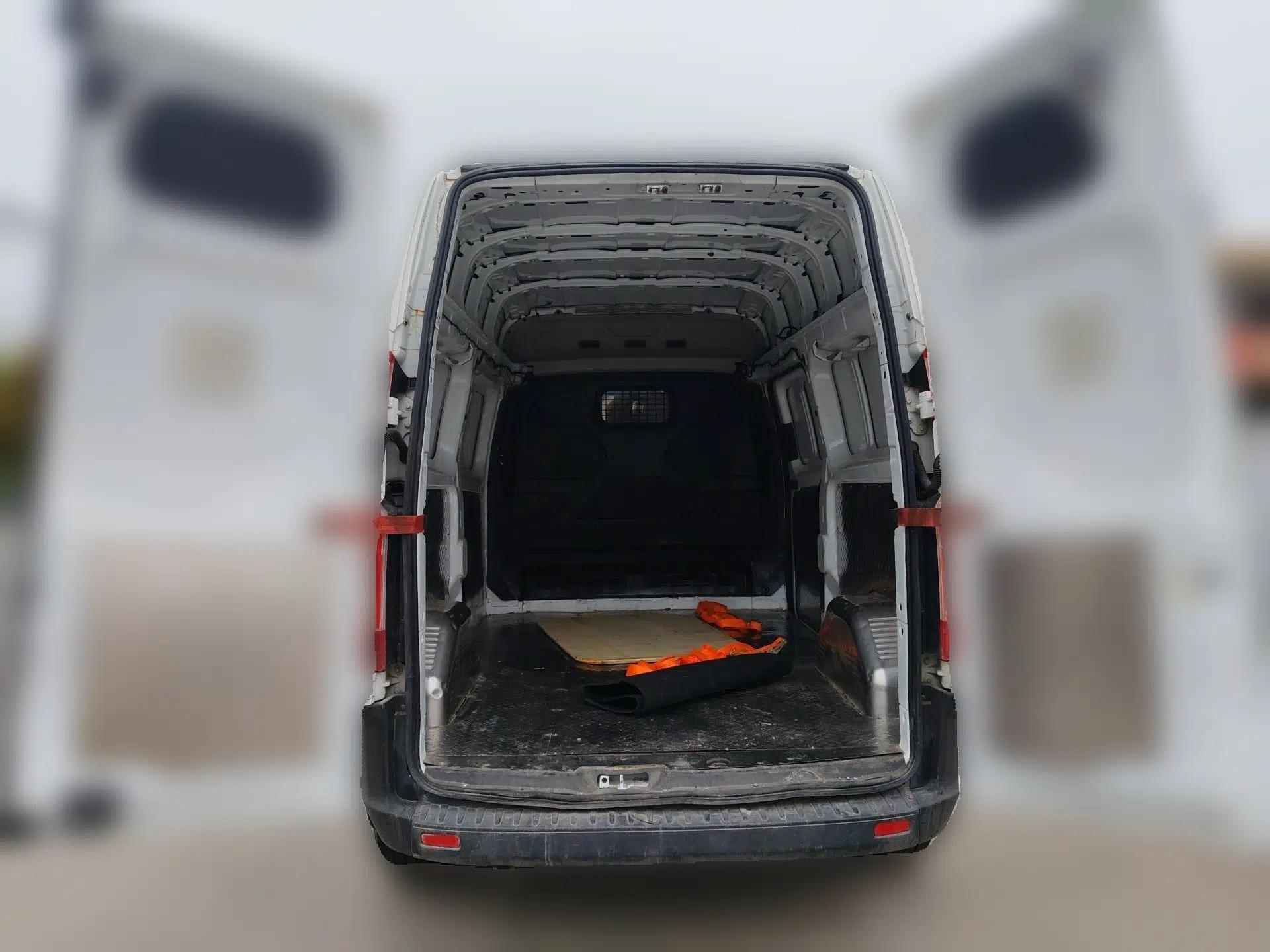 Ford Transit 2017 2.0T Diesel Van Mid-Chassis Mid-Roof China IV Standard — миниатюра 20