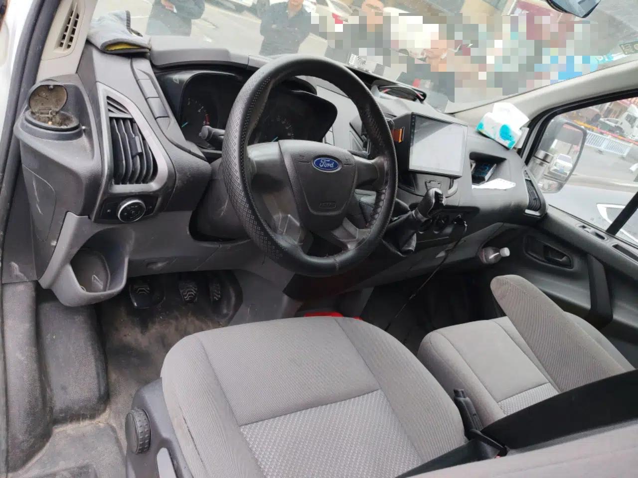 Ford Transit 2017 2.0T Diesel Van Mid-Chassis Mid-Roof China IV Standard — миниатюра 10