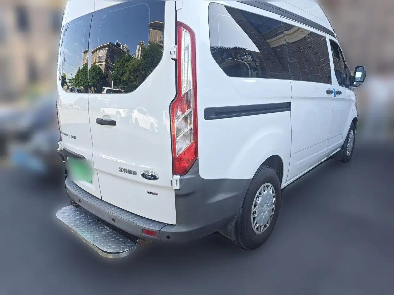 Ford Transit 2019 2.0T Diesel Multi-Purpose Commercial Vehicle Short Wheelbase Mid-Roof Design 6-Seater China VI Standard — миниатюра 6