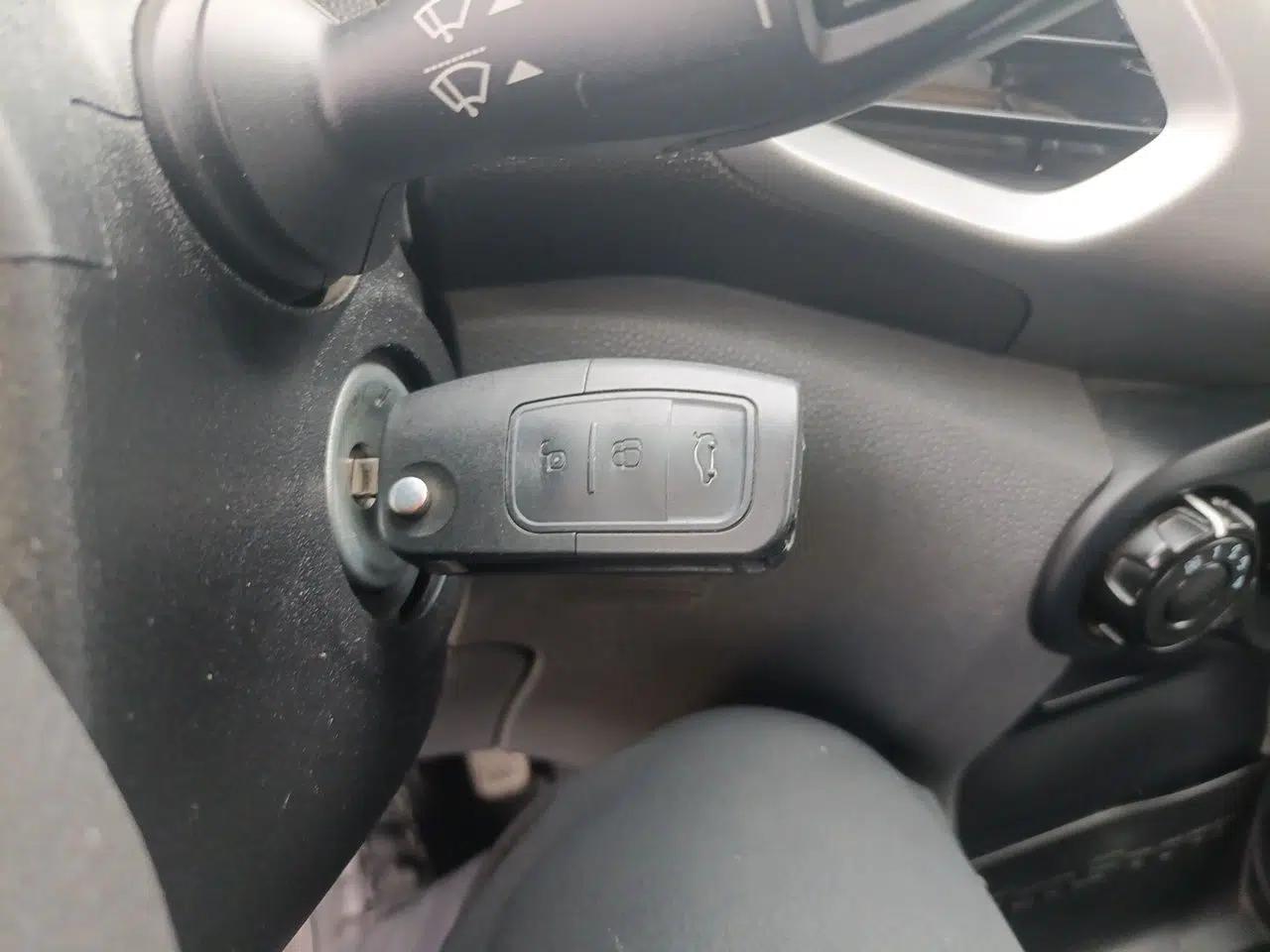 Ford EcoSport 2013 1.5L Manual Comfort Model — миниатюра 9