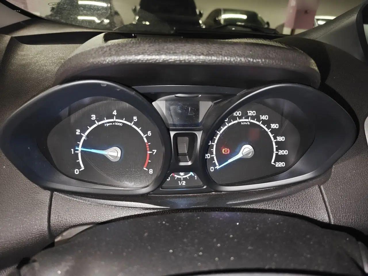 Ford EcoSport 2013 1.5L Automatic Fashion Model — миниатюра 10