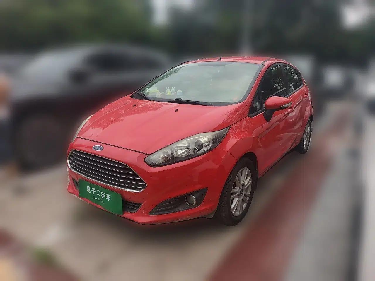Ford Fiesta 2013 Hatchback 1.5L Automatic Fashion Edition — миниатюра 1