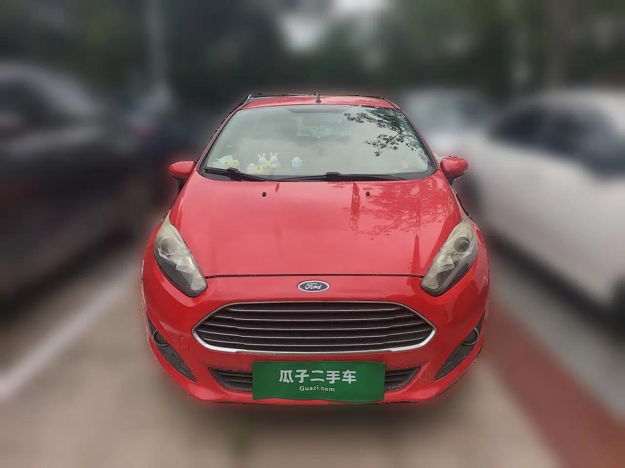 Ford Fiesta 2013 Hatchback 1.5L Automatic Fashion Edition — миниатюра 2