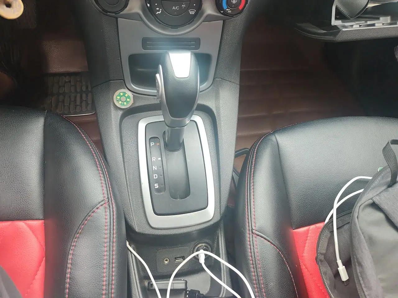 Ford Fiesta 2013 Hatchback 1.5L Automatic Fashion Edition — миниатюра 15