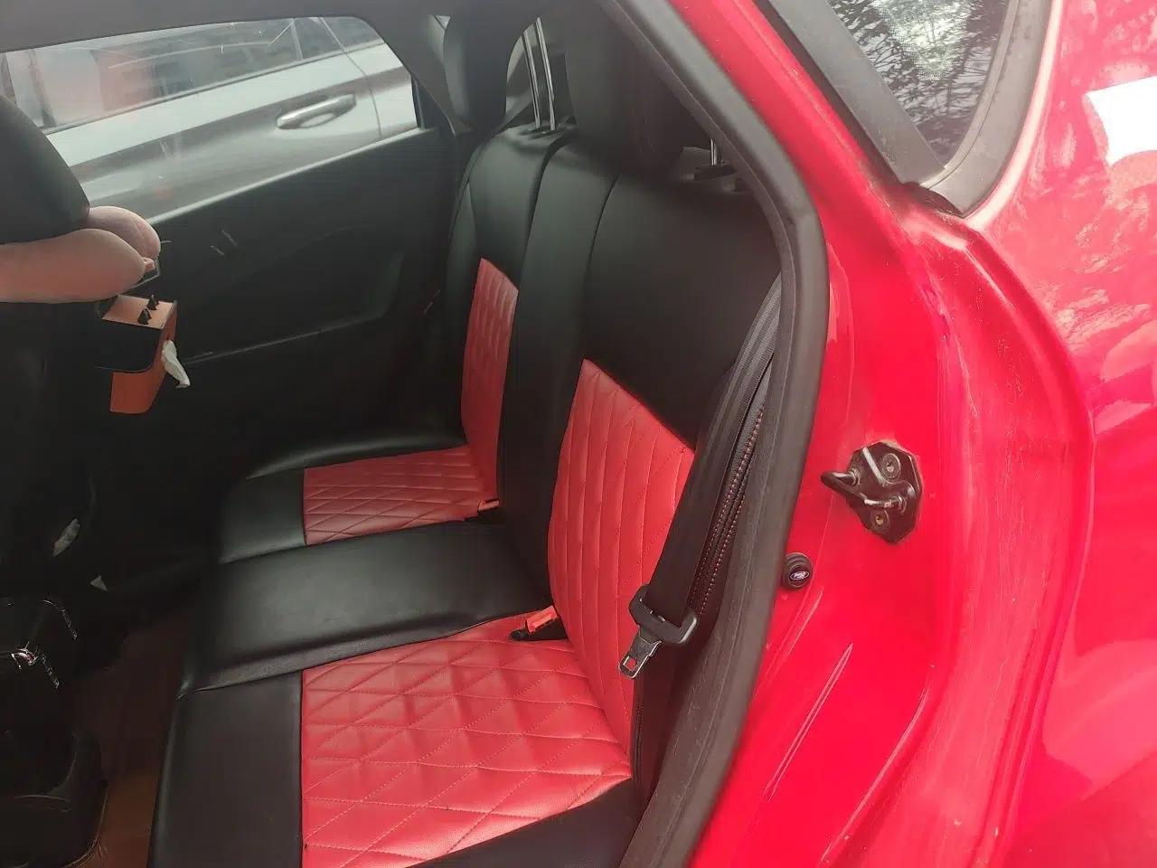 Ford Fiesta 2013 Hatchback 1.5L Automatic Fashion Edition — миниатюра 18