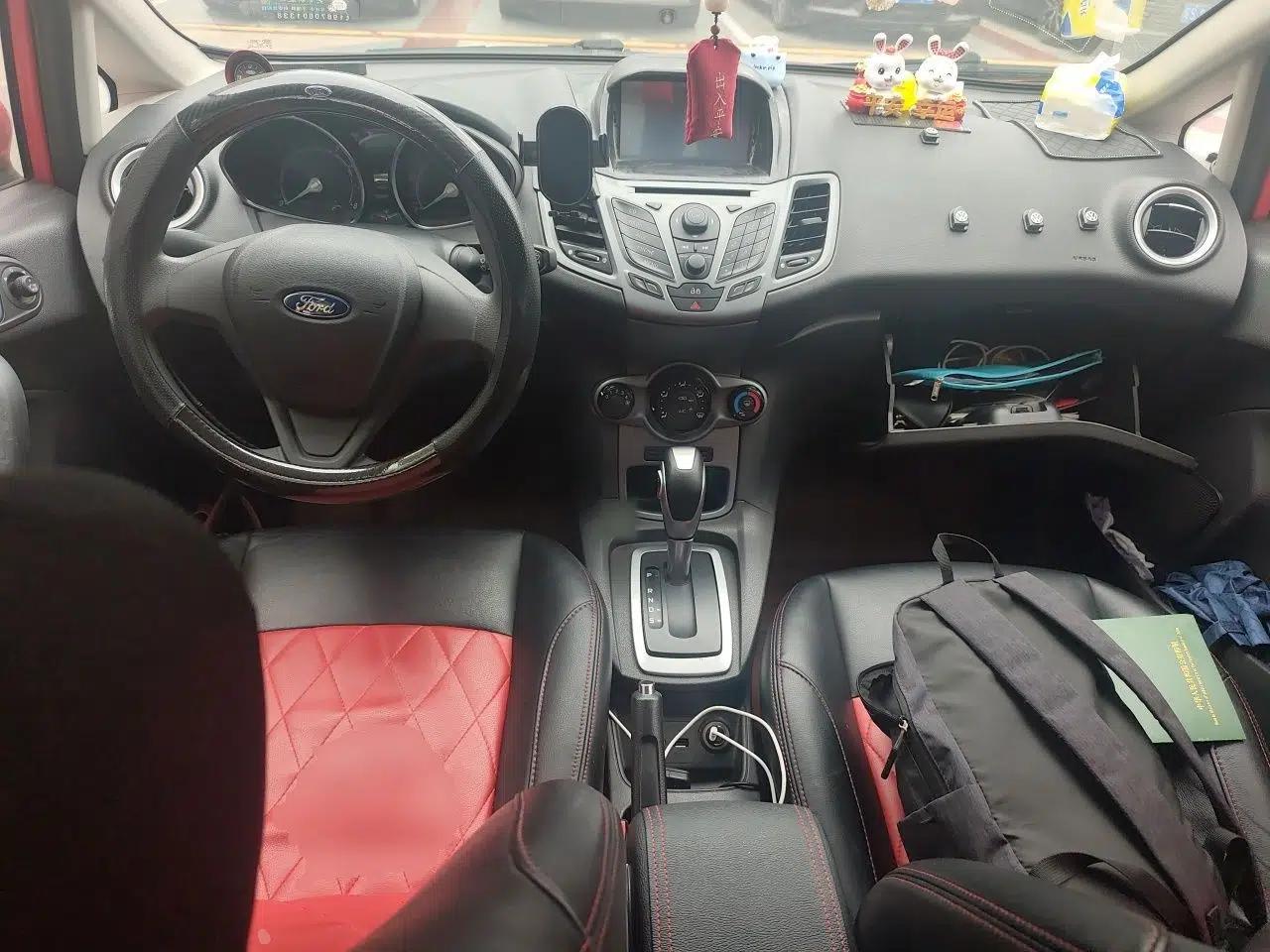 Ford Fiesta 2013 Hatchback 1.5L Automatic Fashion Edition — миниатюра 10