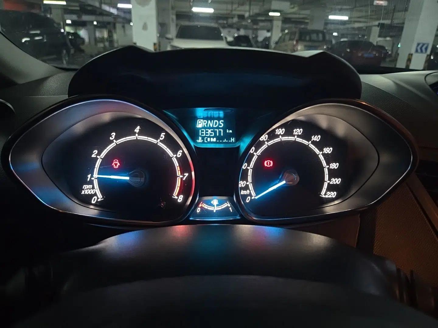 Ford Fiesta 2013 Sedan 1.5L Automatic Prestige Model — миниатюра 12