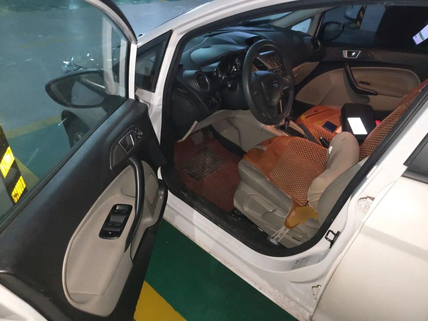 Ford Fiesta 2013 Sedan 1.5L Automatic Prestige Model — миниатюра 17