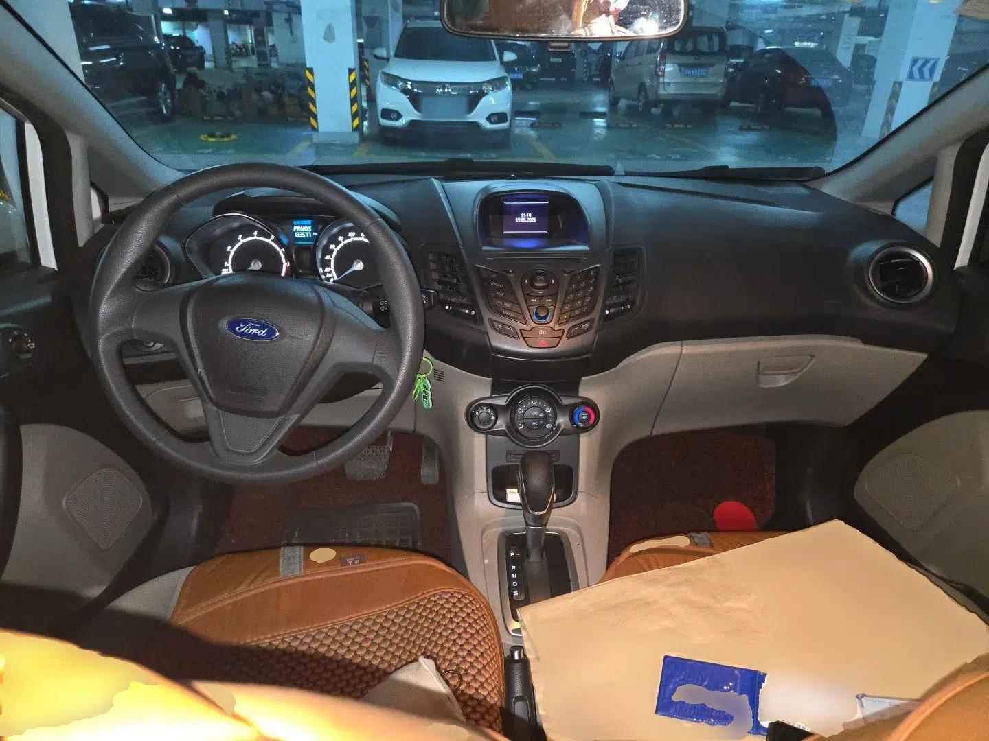 Ford Fiesta 2013 Sedan 1.5L Automatic Prestige Model — миниатюра 10