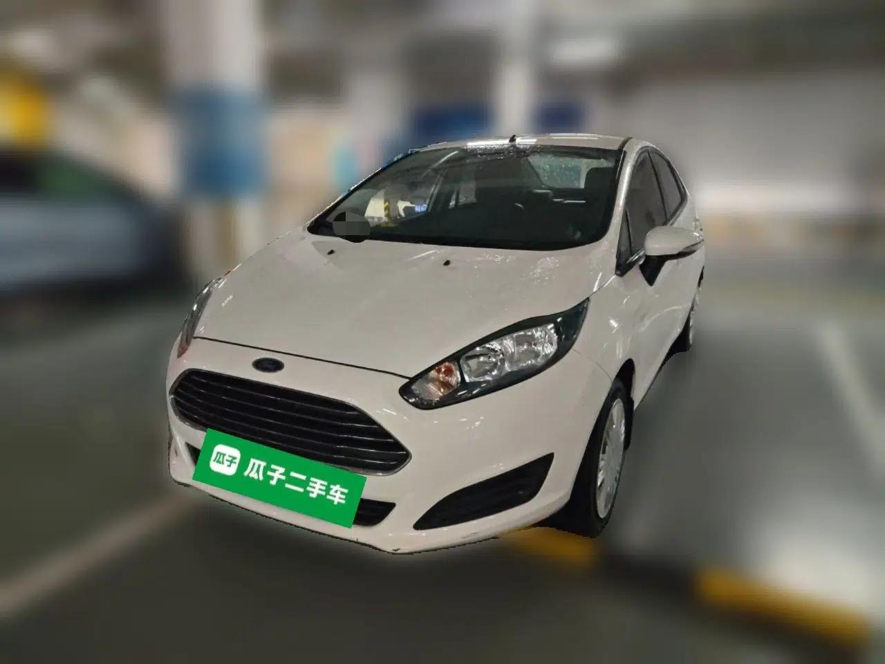 Ford Fiesta 2013 Sedan 1.5L Manual Fashion Edition — миниатюра 1