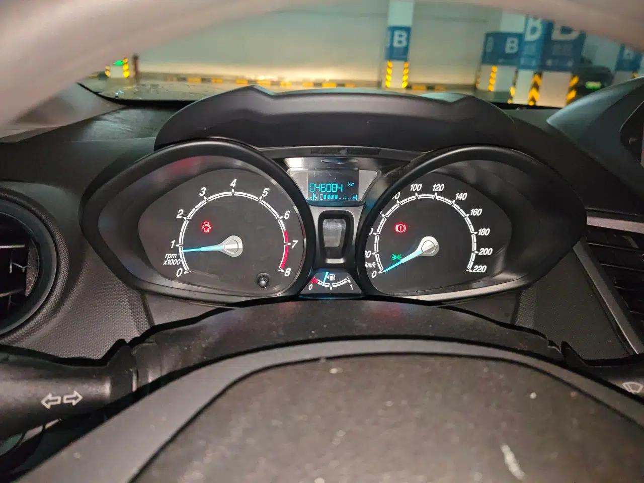 Ford Fiesta 2013 Sedan 1.5L Manual Fashion Edition — миниатюра 12
