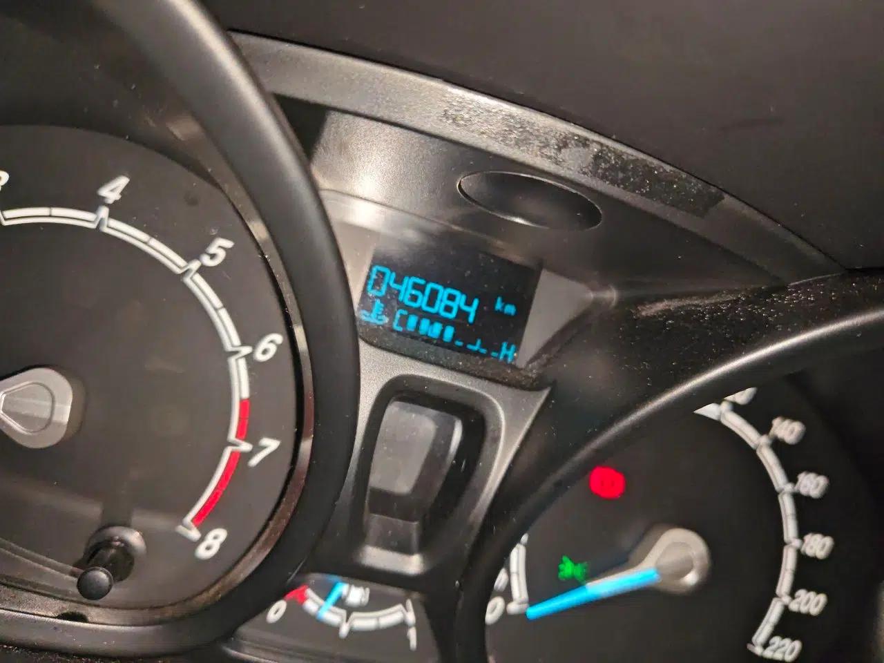 Ford Fiesta 2013 Sedan 1.5L Manual Fashion Edition — миниатюра 13