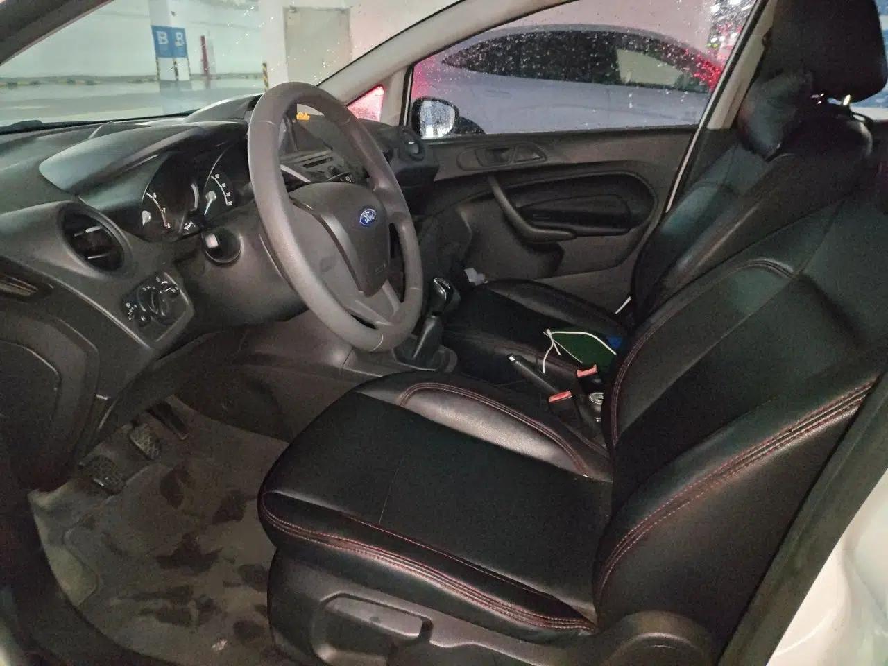 Ford Fiesta 2013 Sedan 1.5L Manual Fashion Edition — миниатюра 16