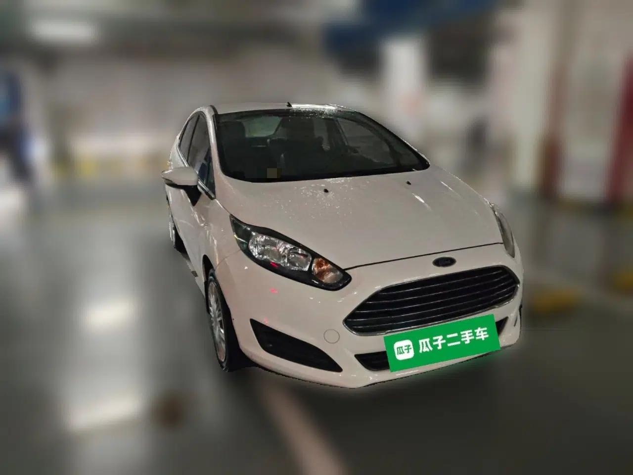 Ford Fiesta 2013 Sedan 1.5L Manual Fashion Edition — миниатюра 3