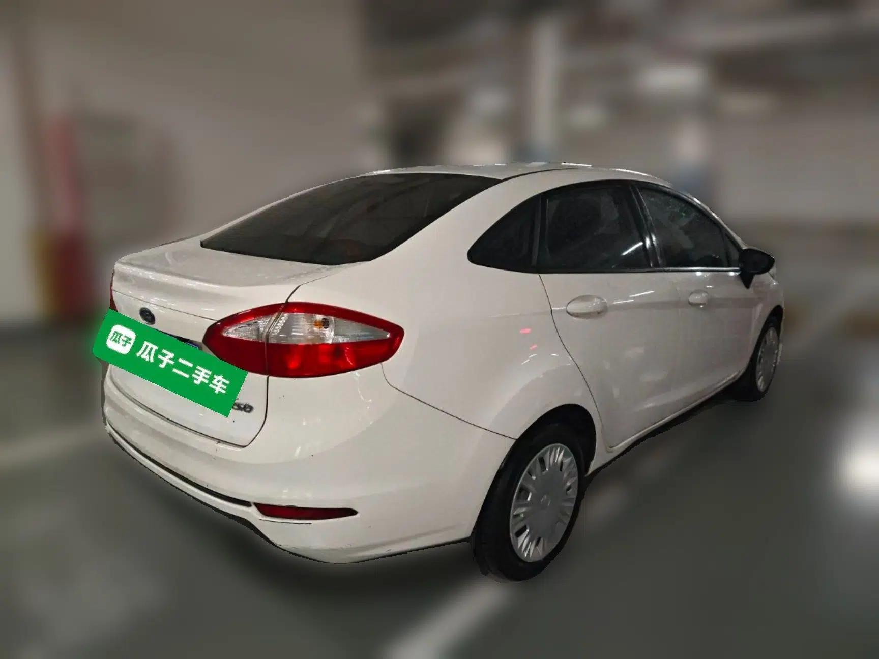 Ford Fiesta 2013 Sedan 1.5L Manual Fashion Edition — миниатюра 6