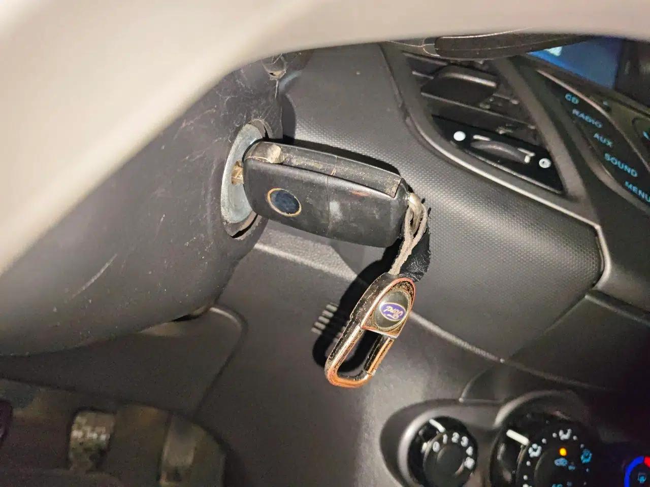 Ford Fiesta 2013 Sedan 1.5L Manual Fashion Edition — миниатюра 9