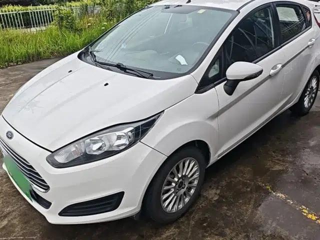 Ford Fiesta 2013 Hatchback 1.5L Manual Fashion Edition