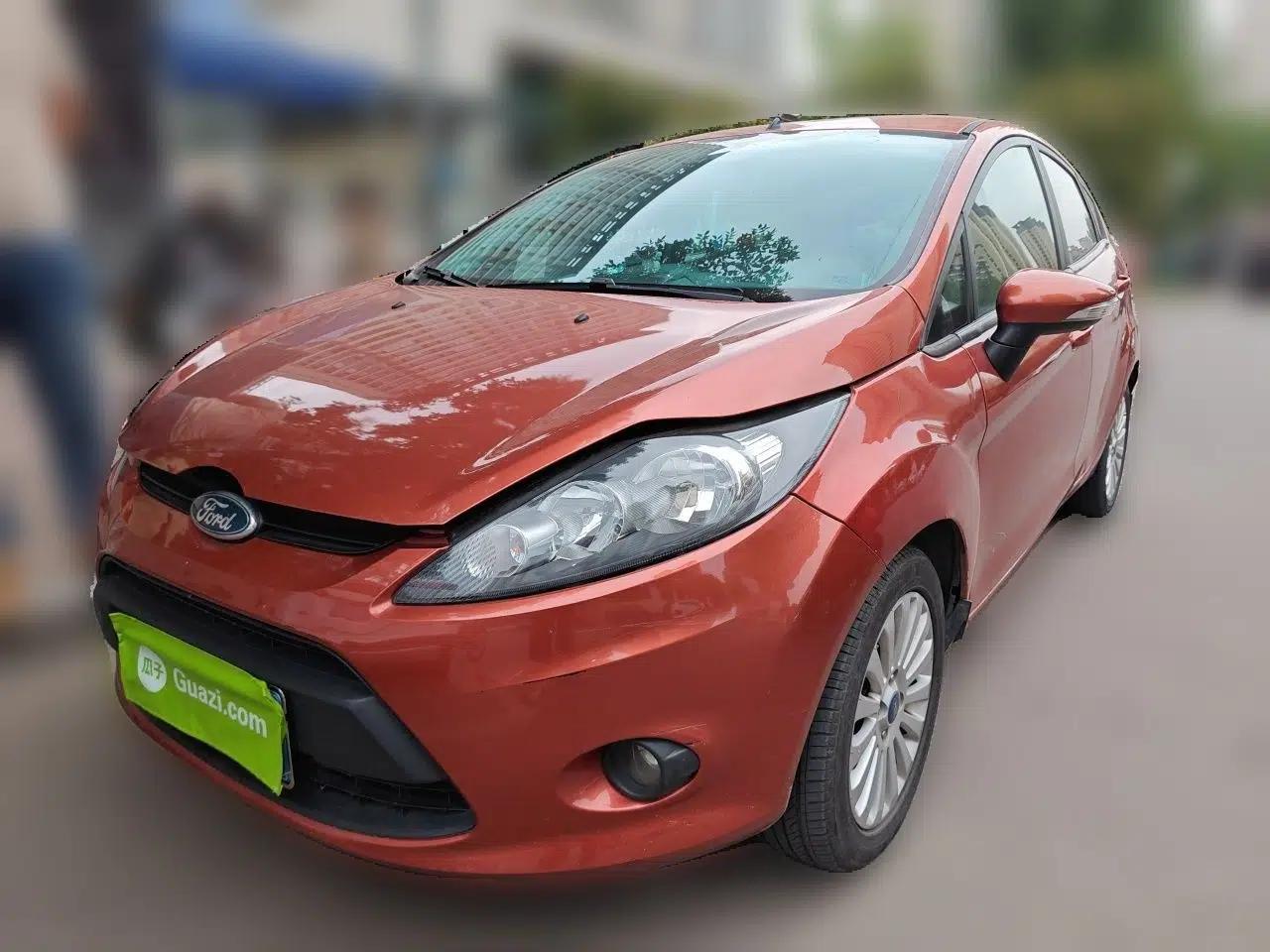 Ford Fiesta 2011 Hatchback 1.5L Automatic Fashion Edition — миниатюра 1