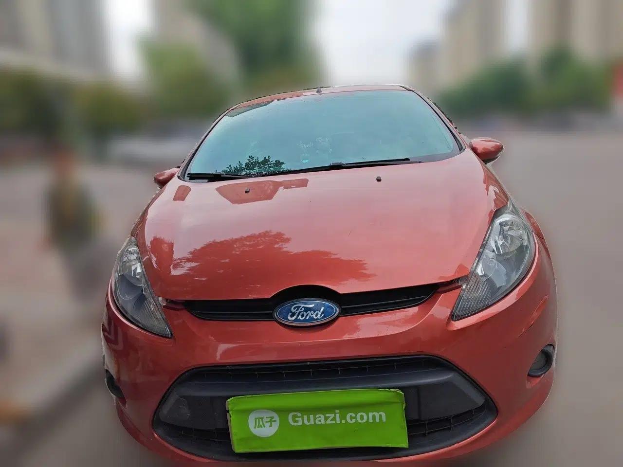 Ford Fiesta 2011 Hatchback 1.5L Automatic Fashion Edition — миниатюра 2