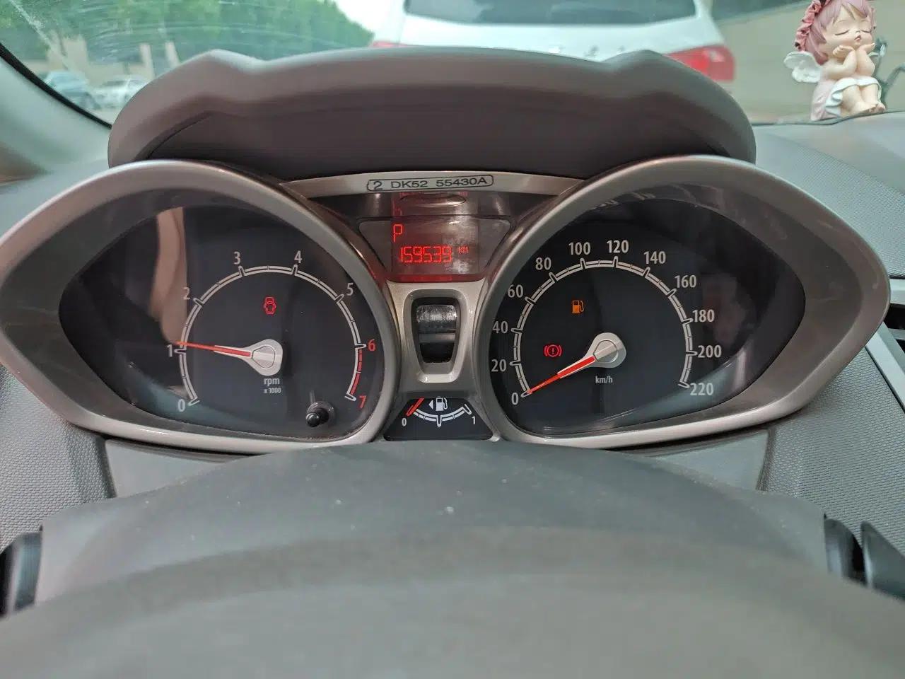 Ford Fiesta 2011 Hatchback 1.5L Automatic Fashion Edition — миниатюра 12