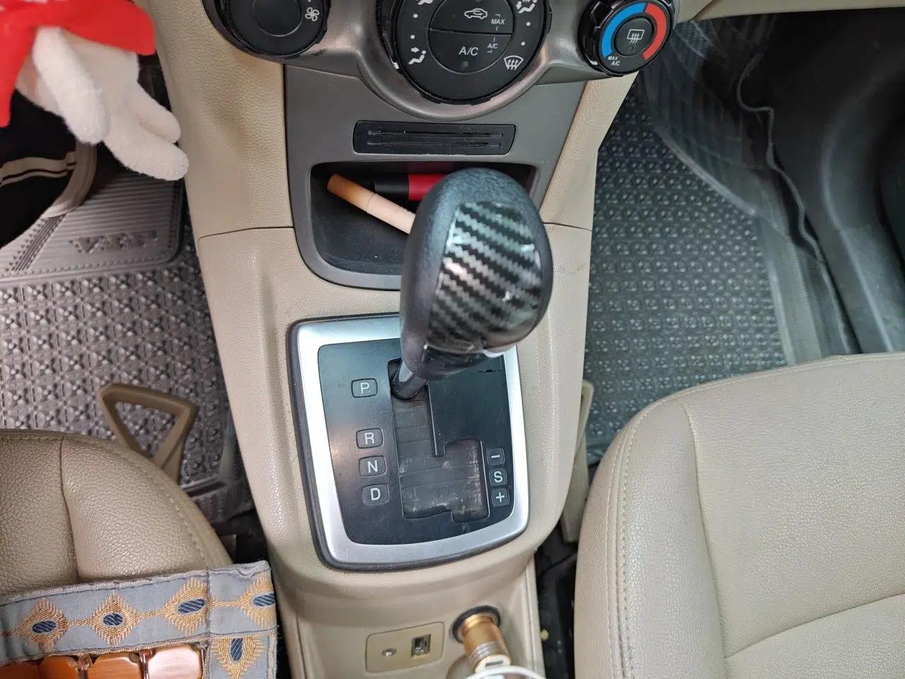 Ford Fiesta 2011 Hatchback 1.5L Automatic Fashion Edition — миниатюра 15