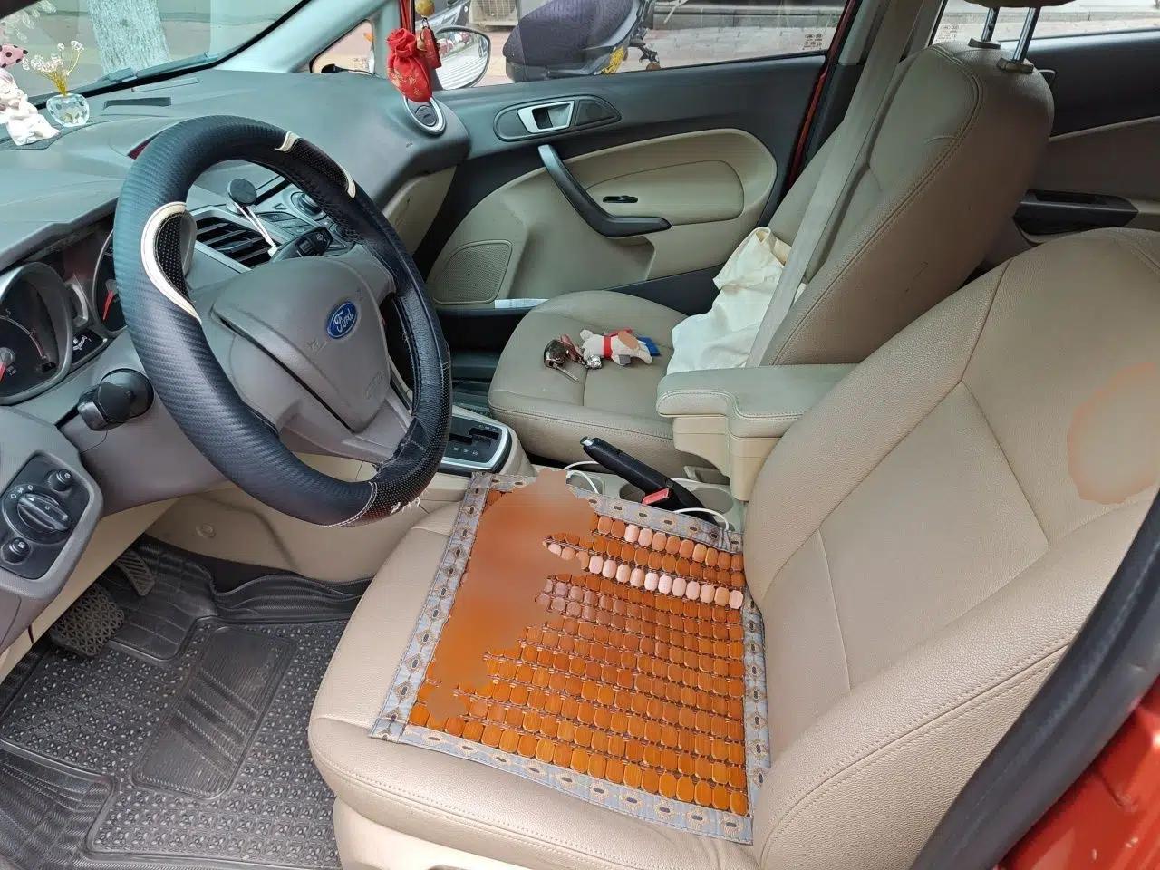 Ford Fiesta 2011 Hatchback 1.5L Automatic Fashion Edition — миниатюра 16