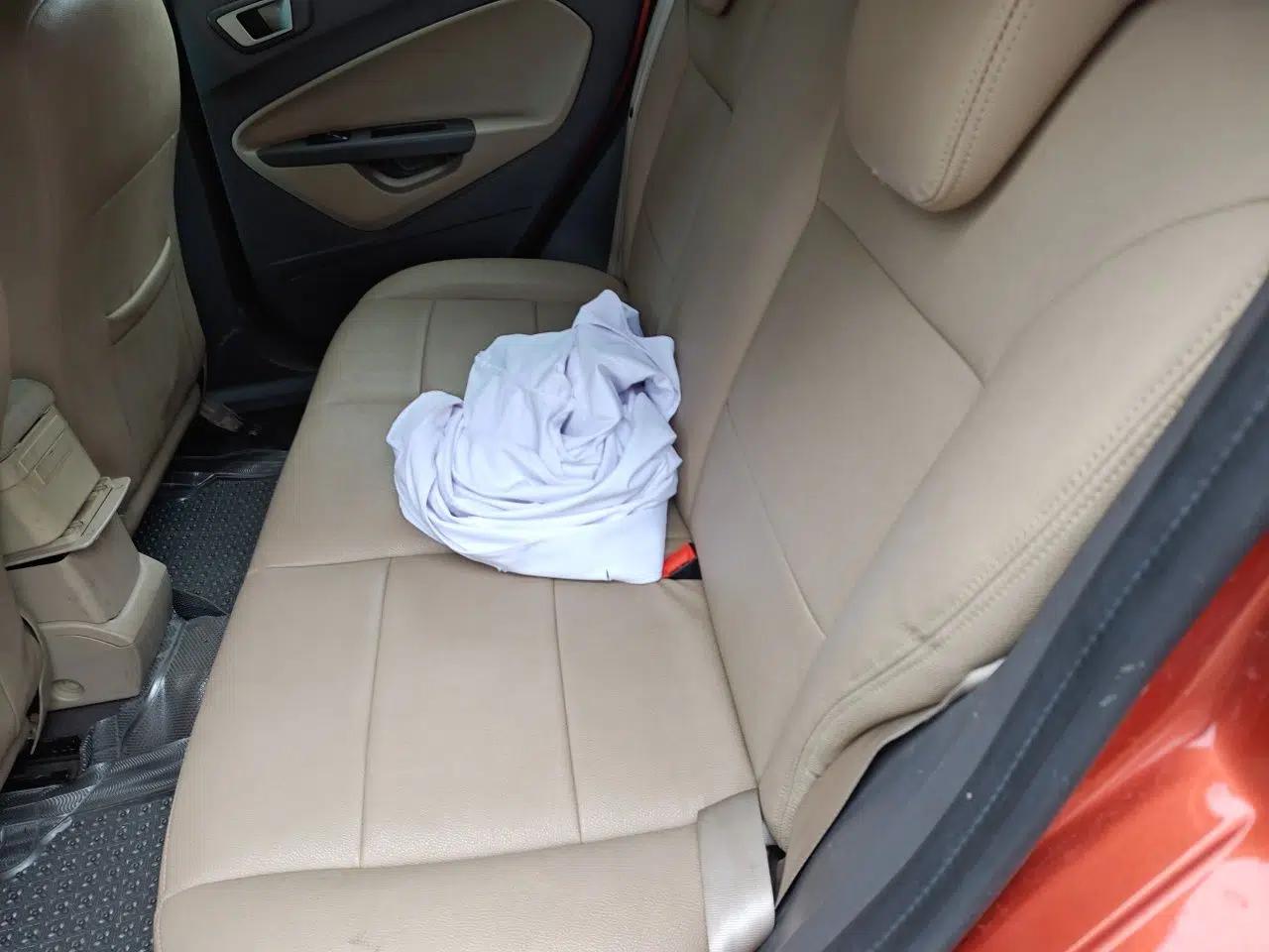 Ford Fiesta 2011 Hatchback 1.5L Automatic Fashion Edition — миниатюра 18
