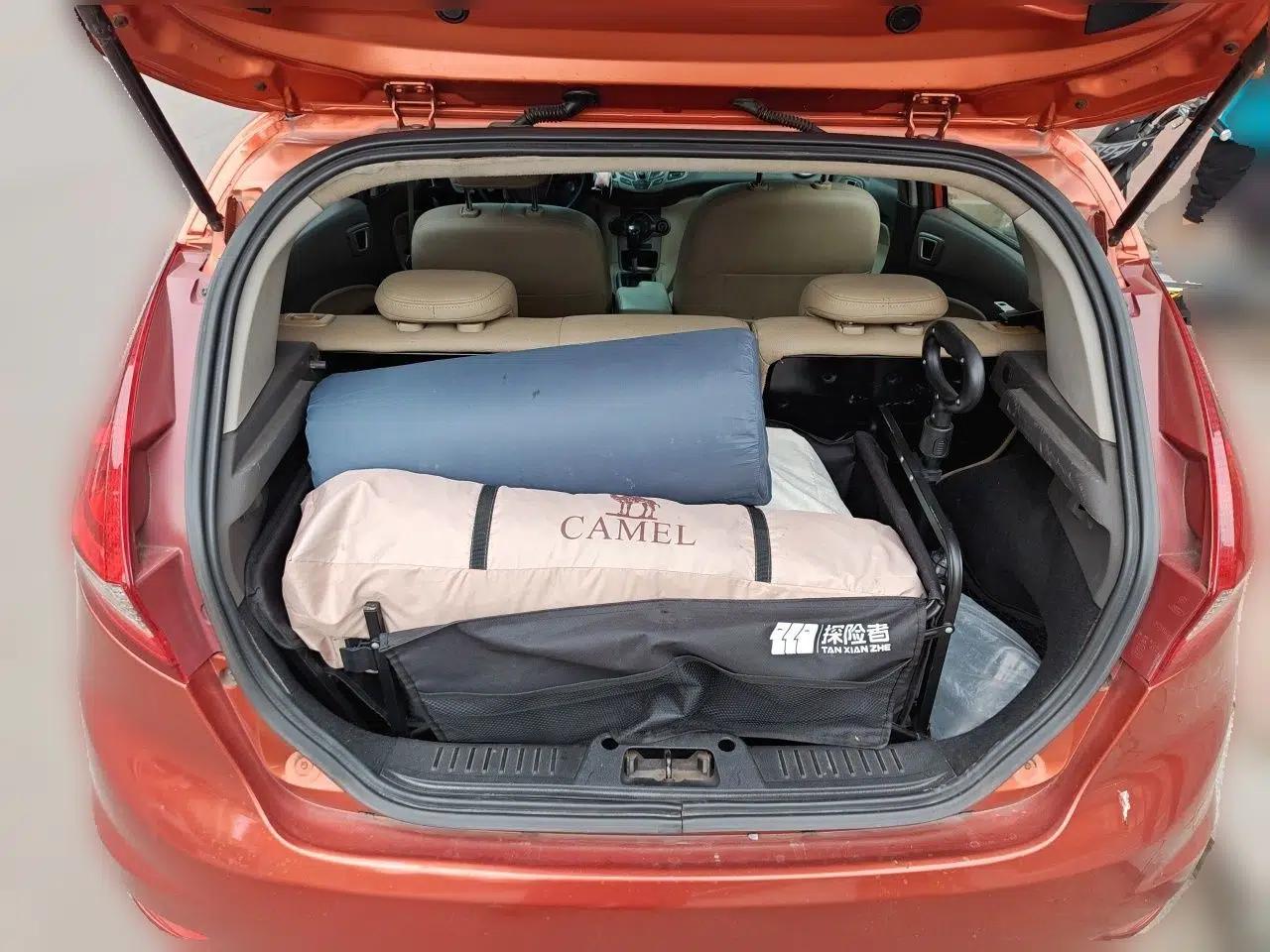 Ford Fiesta 2011 Hatchback 1.5L Automatic Fashion Edition — миниатюра 20