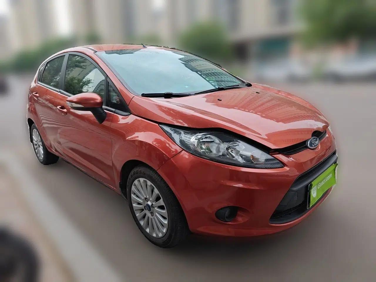 Ford Fiesta 2011 Hatchback 1.5L Automatic Fashion Edition — миниатюра 3