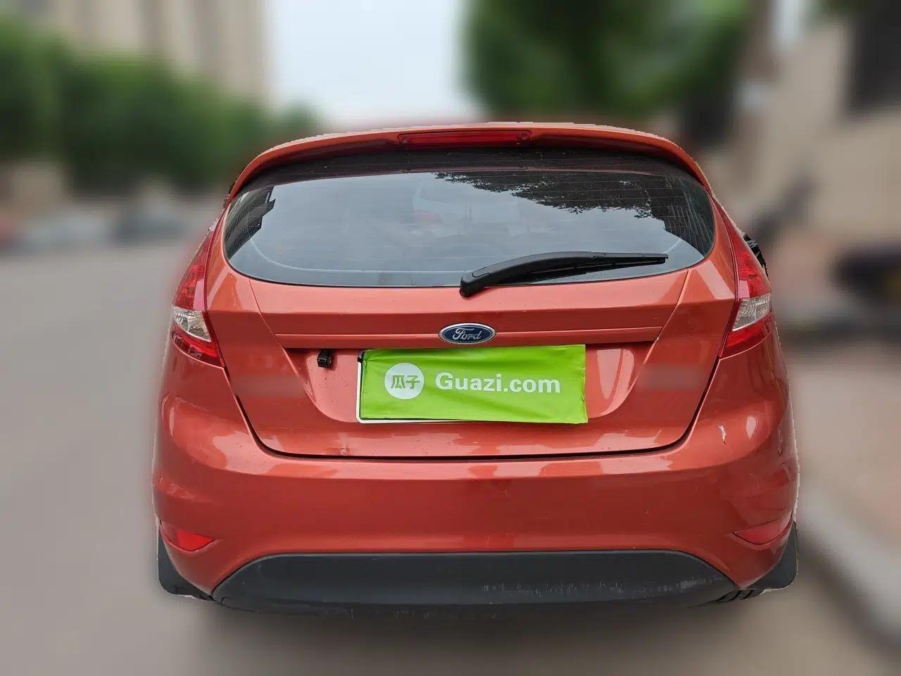 Ford Fiesta 2011 Hatchback 1.5L Automatic Fashion Edition — миниатюра 5