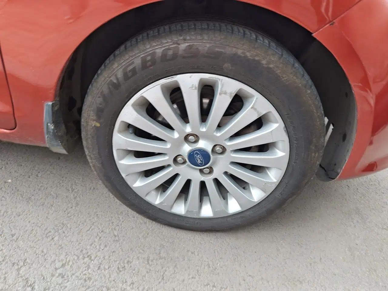 Ford Fiesta 2011 Hatchback 1.5L Automatic Fashion Edition — миниатюра 8