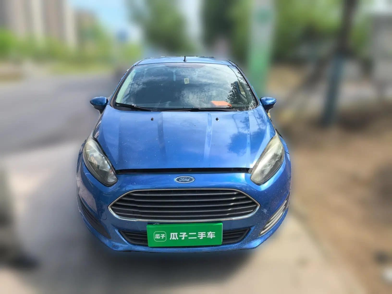 Ford Fiesta 2013 Hatchback 1.5L Manual Fashion Edition — миниатюра 2