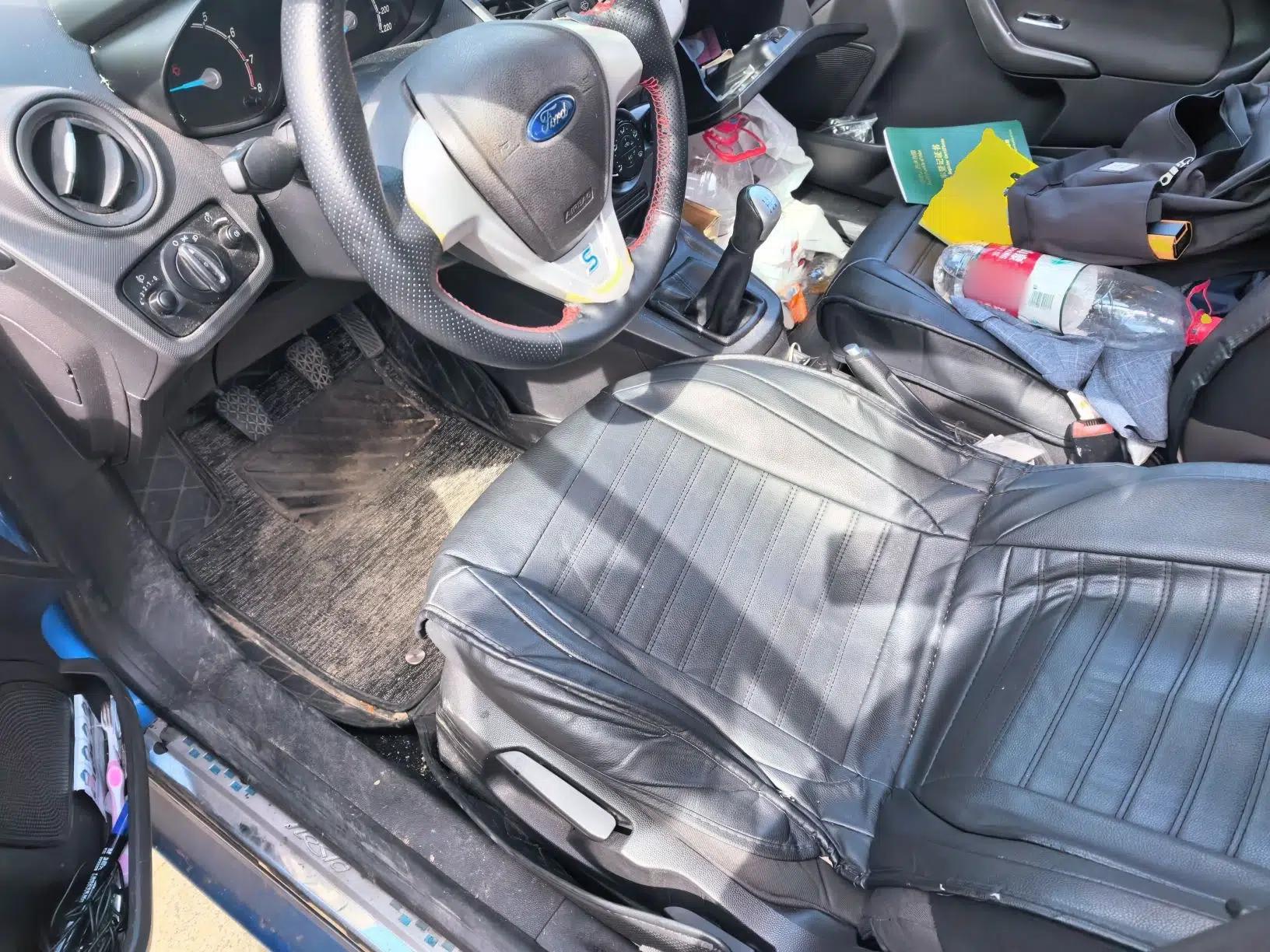 Ford Fiesta 2013 Hatchback 1.5L Manual Fashion Edition — миниатюра 17