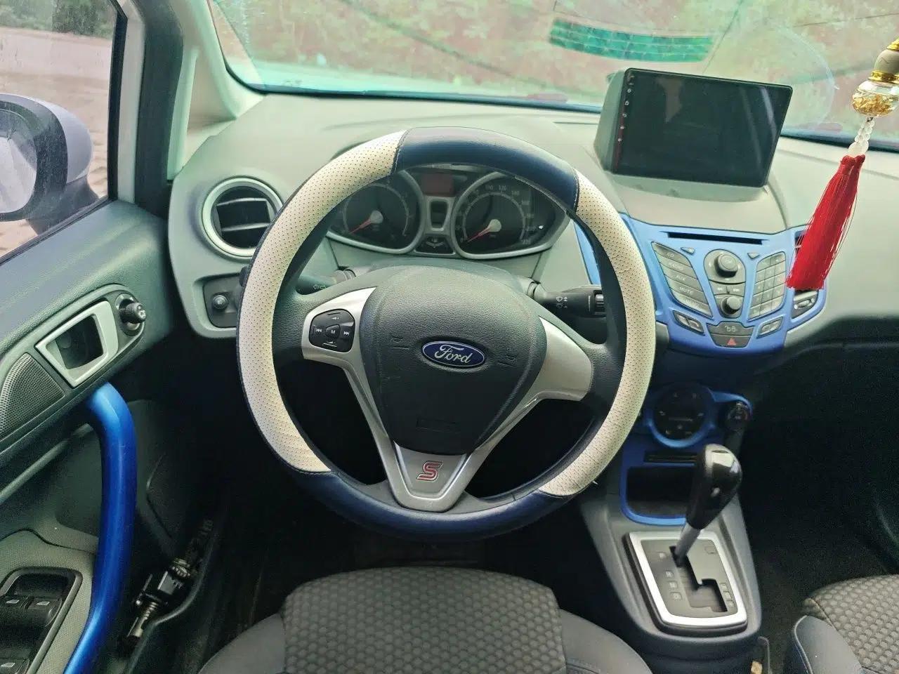 Ford Fiesta 2012 Hatchback 1.5L Automatic Dynamic Limited Edition — миниатюра 11